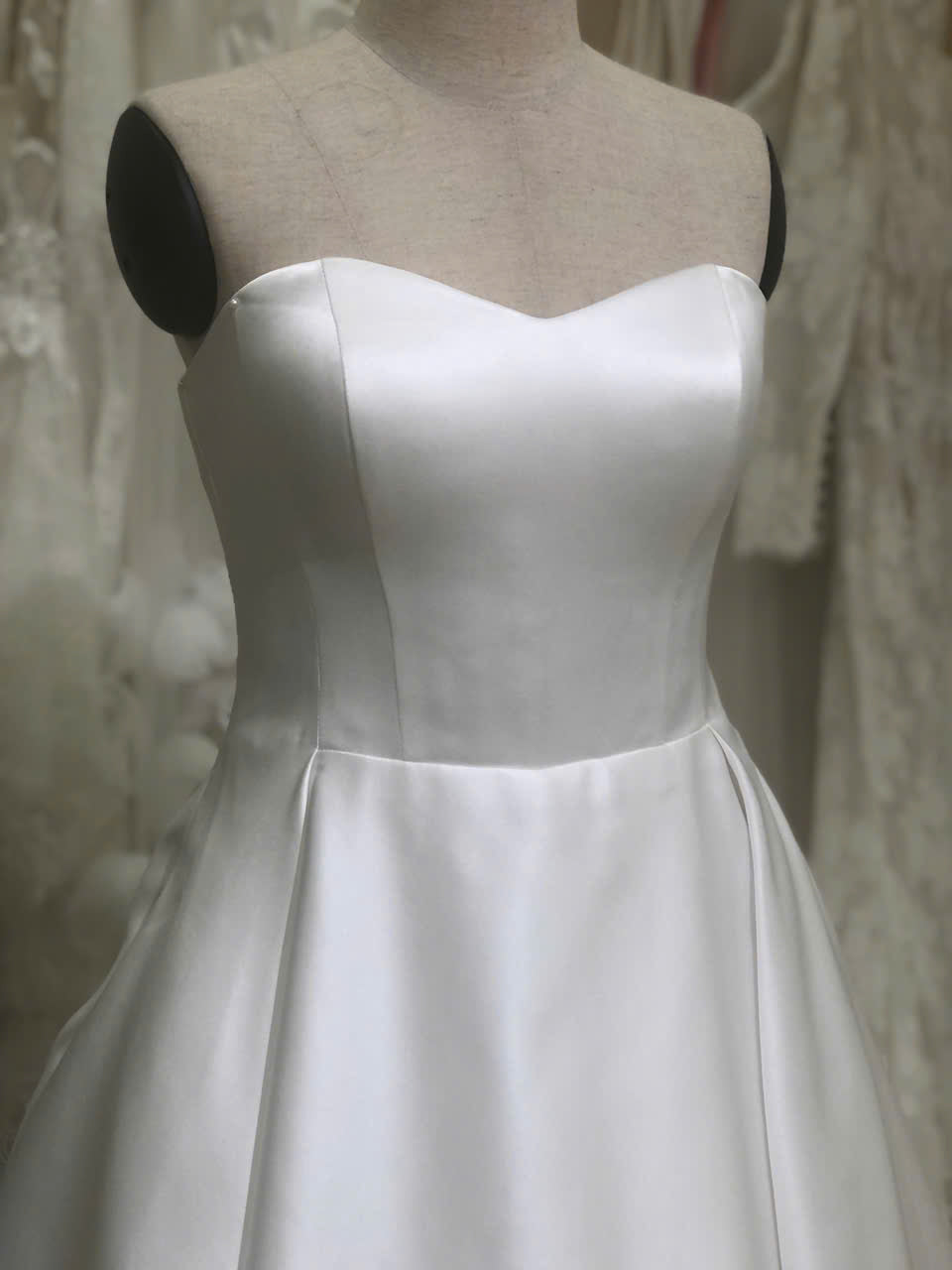 How to Transition Your Dress from Day to Night: A Comprehensive Guide