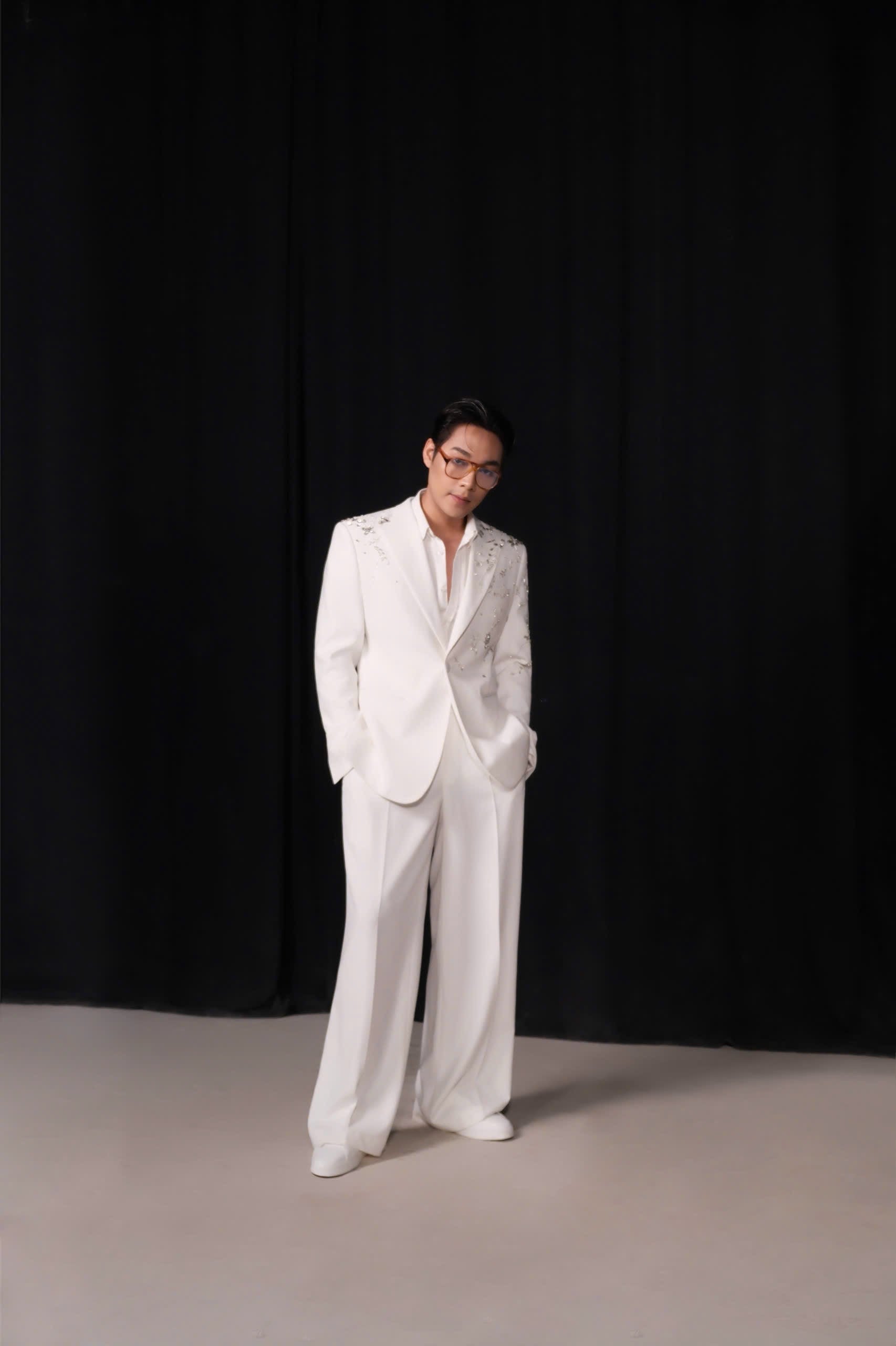 White Hand-Beaded Embellished Wedding Blazer for Men