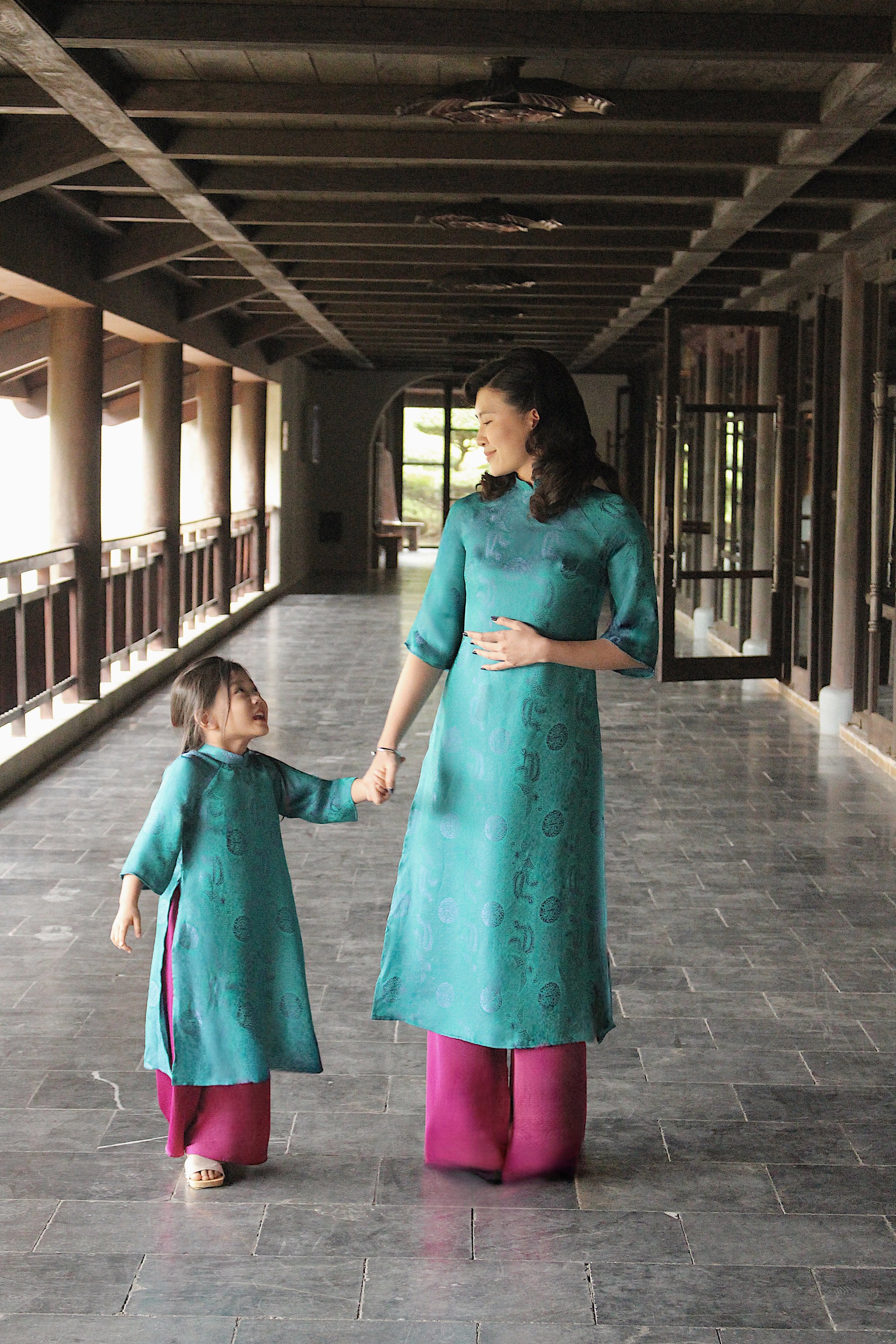 Phoebe Duong Uyen Ao Dai