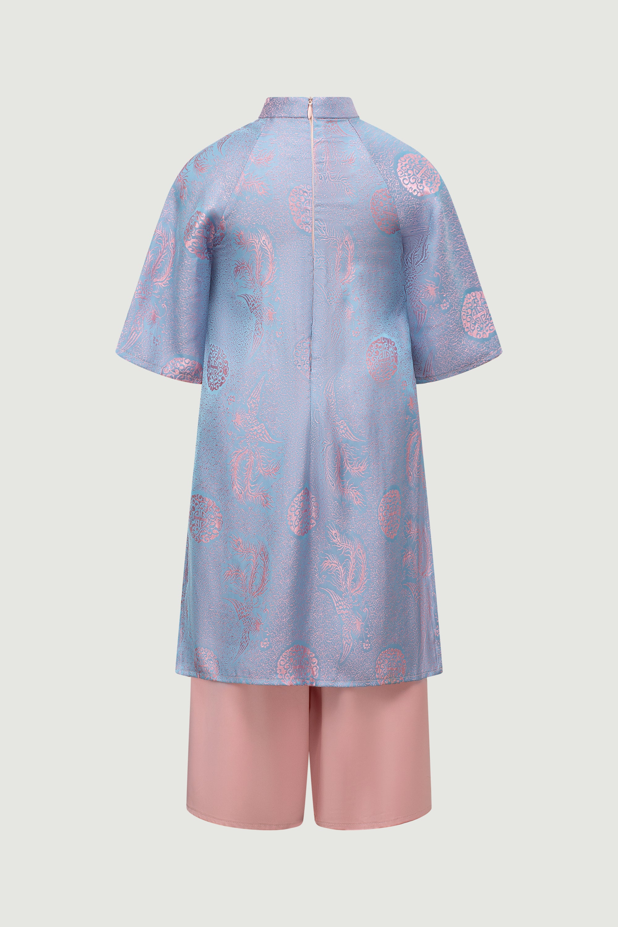 Phoebe Duong Uyen Ao Dai